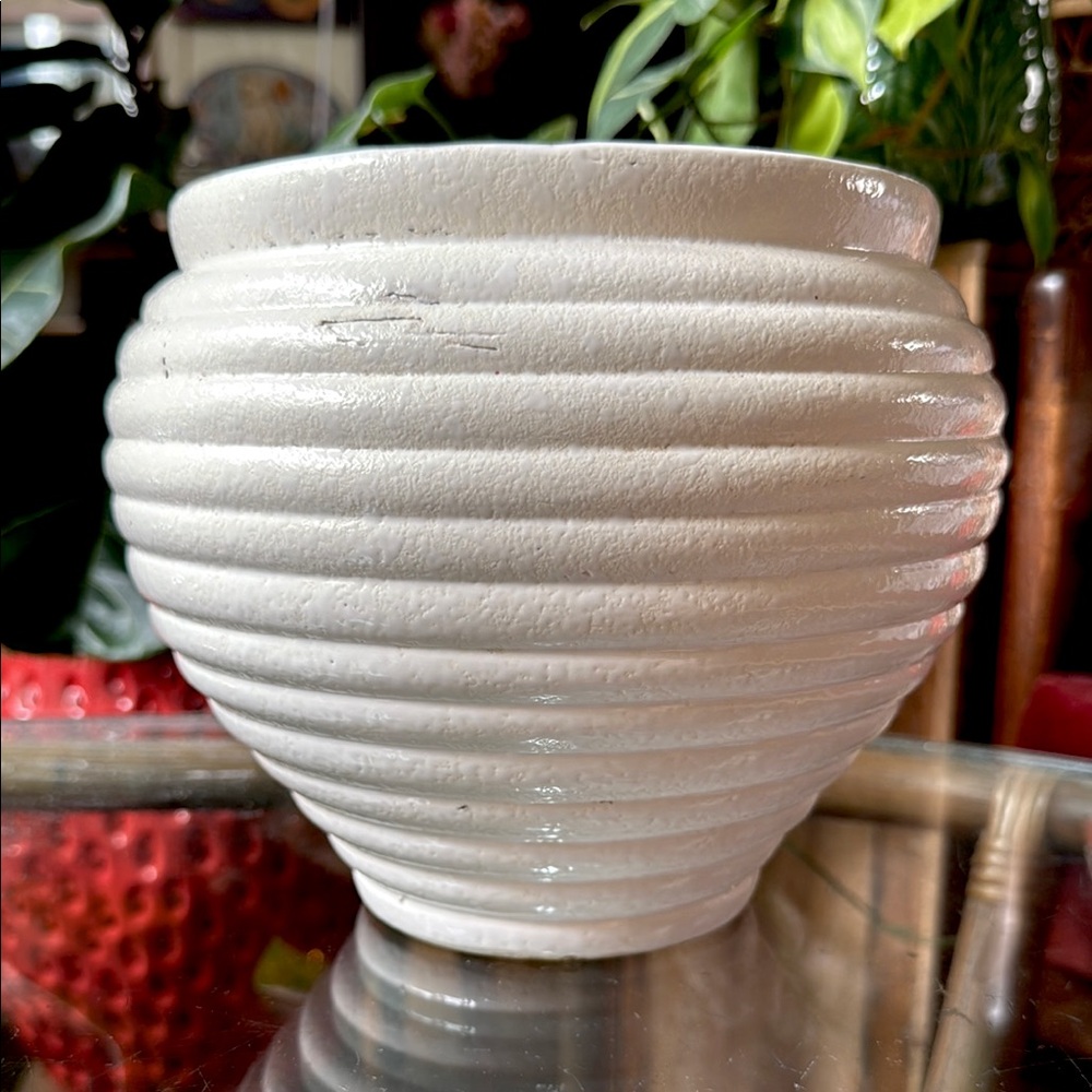 Hull Pottery USA Midcentury ceramic beehive planter